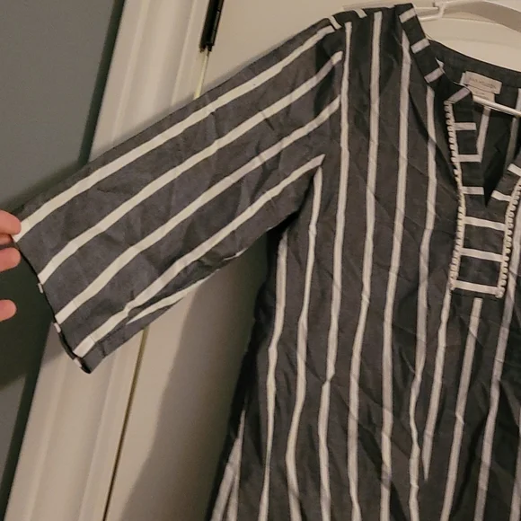 Top - Picture 2 of 3